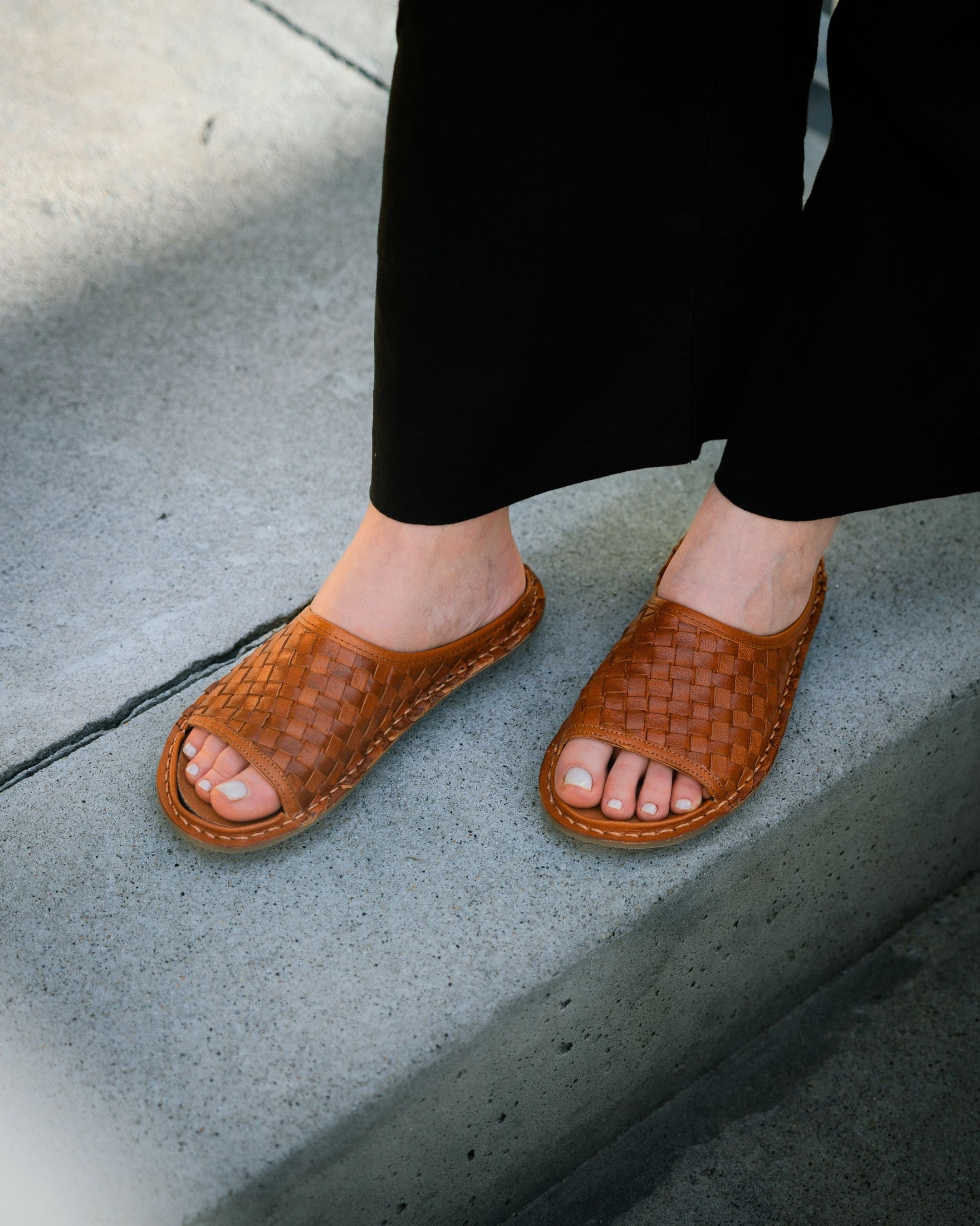 SAINT TROPEZ Woven Leather Cognac Brown